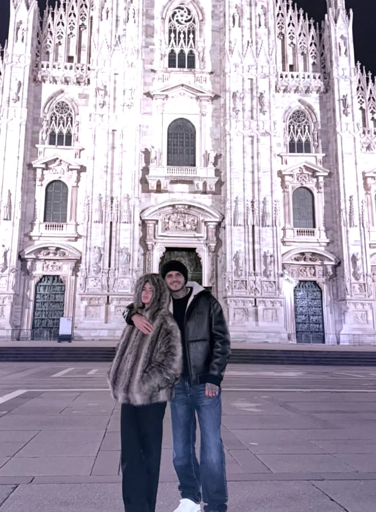 Mauro Icardi ve China Suarez'ın Milano'daki Romantik Anları