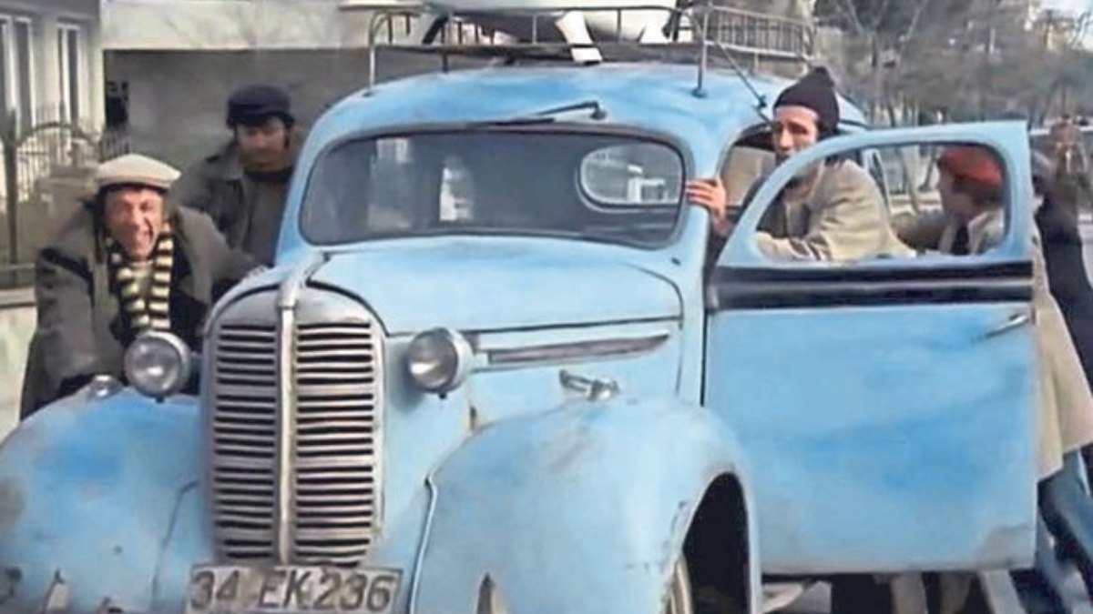 Mavi Boncuk, Türk sinemasının unutulmaz bir parçası olarak, efsanevi aracının