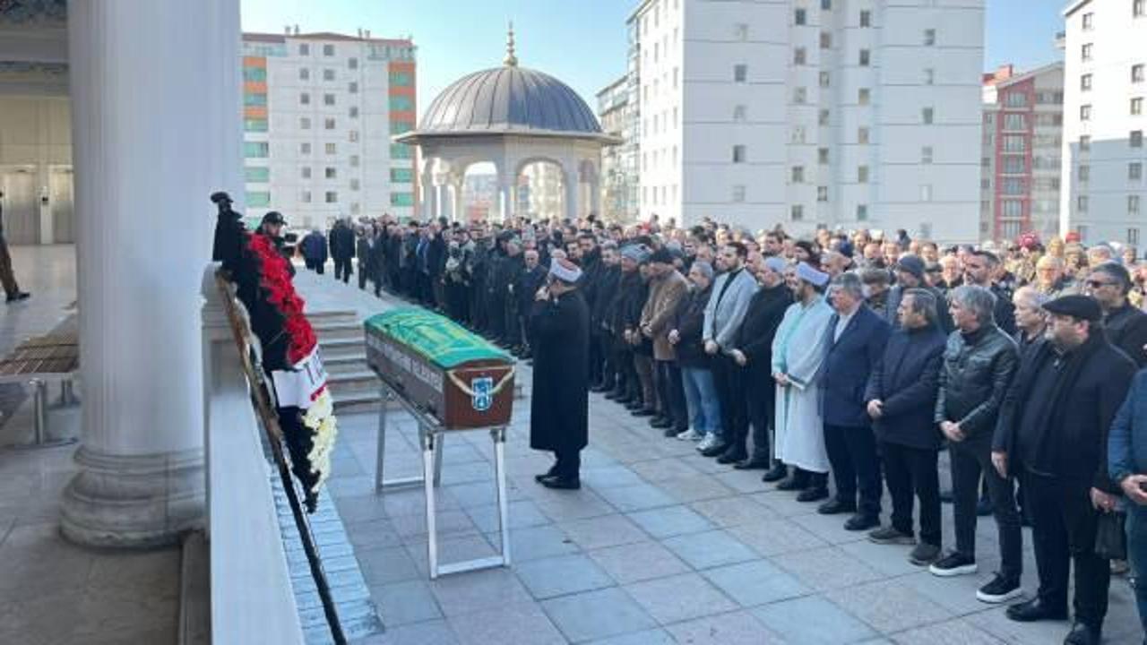 Mehmet Sönmez'in cenaze töreni, dostları ve ailesi tarafından büyük bir