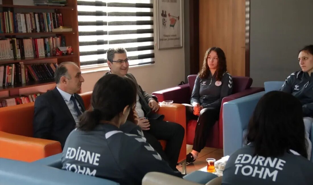 Meriç Kaymakamı, halk pazarını ziyaret ederek yerel esnafla bir araya
