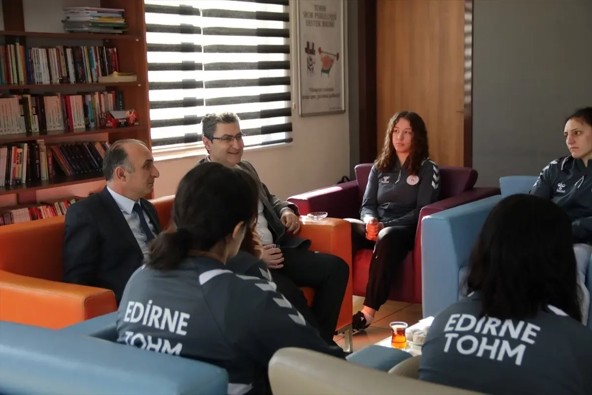 Meriç Kaymakamı, halk pazarını ziyaret ederek yerel esnafla bir araya