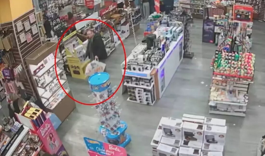 Mersin'de bir alışveriş merkezinde gerçekleşen hırsızlık olayı, güvenlik kameraları ve