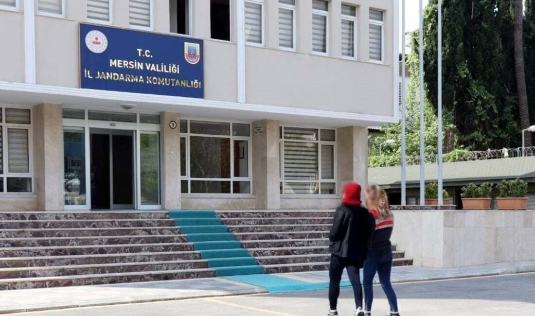 Mersin'de yürütülen FETÖ ile mücadele operasyonunda, haklarında hapis cezası bulunan