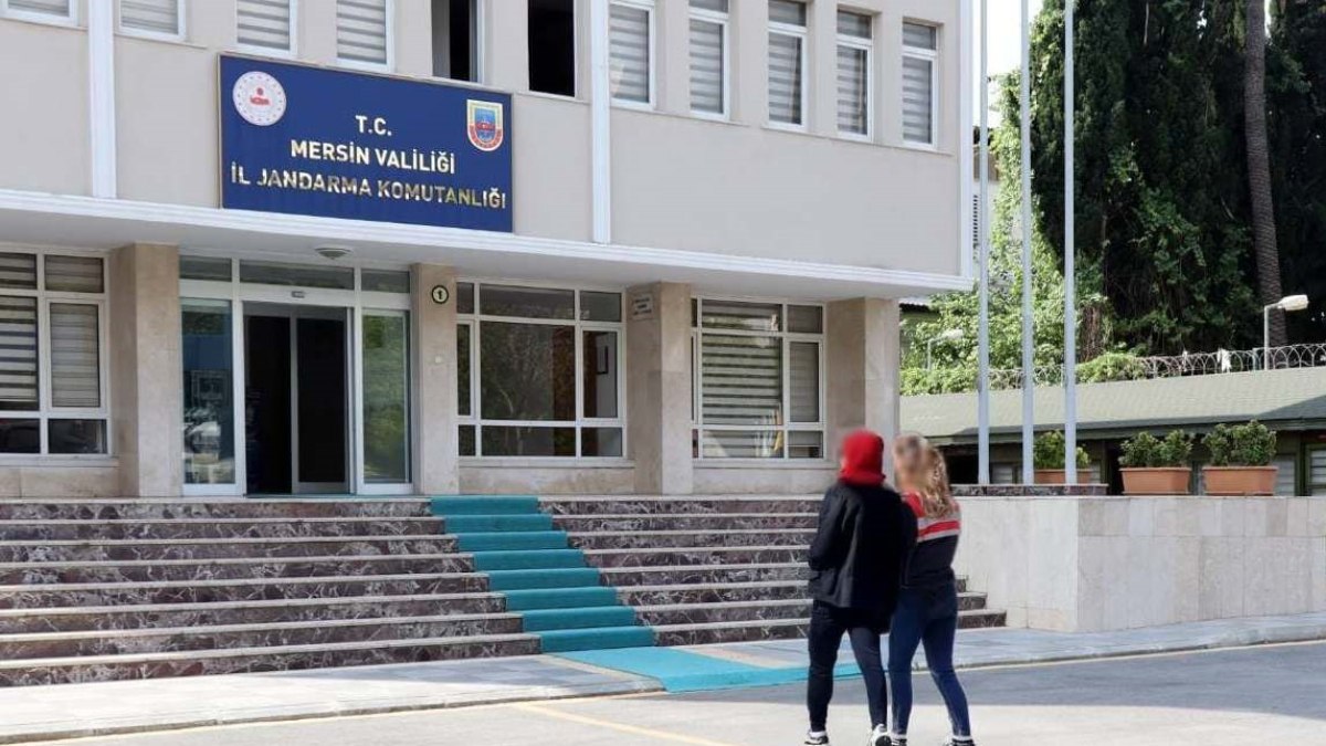 Mersin'de yürütülen FETÖ ile mücadele operasyonunda, haklarında hapis cezası bulunan