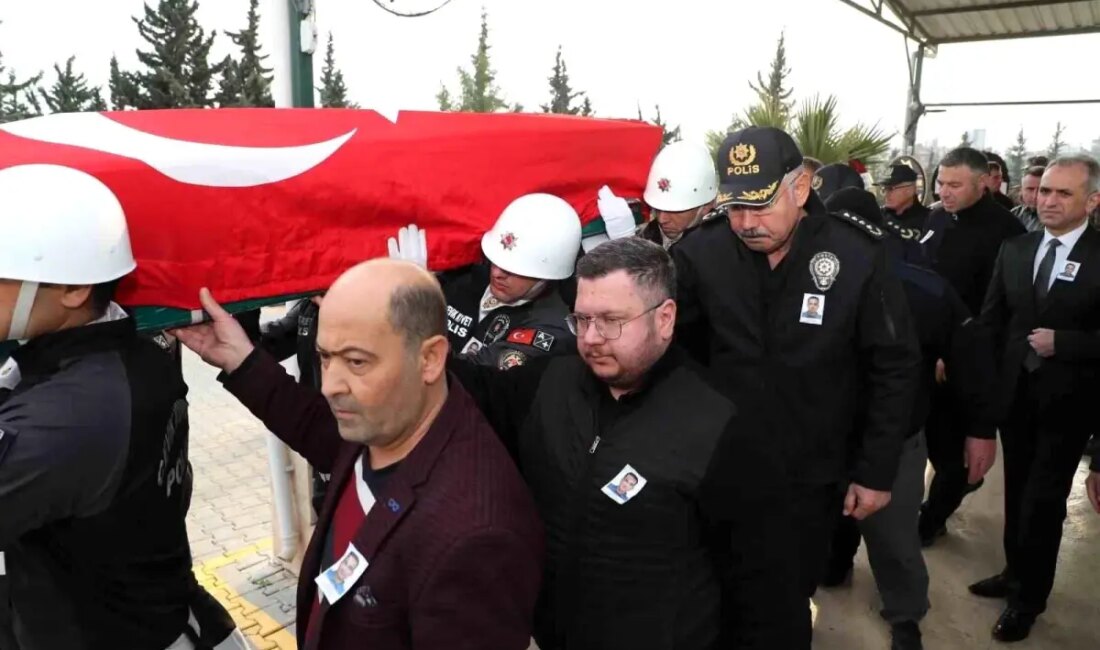 Mersin'de hayatını kaybeden Polis Memuru Osman Öztürk için düzenlenen cenaze