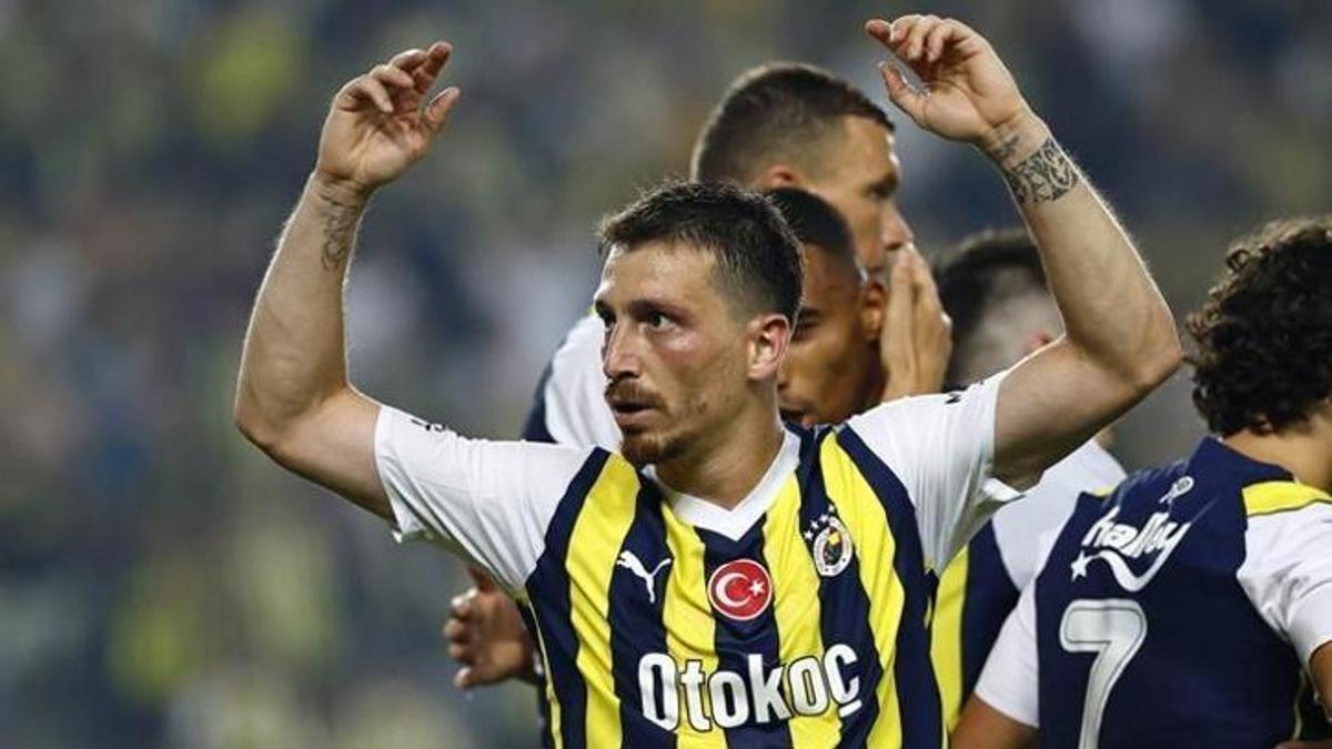 Mert Hakan Yandaş'ın Fenerbahçe kariyerinin beşinci sezonunu keşfedin. Performansı, başarıları