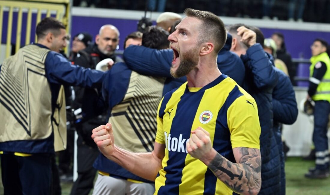 Fenerbahçe'nin deneyimli stoperi Milan Skriniar, UEFA Avrupa Ligi'nde son 16'ya