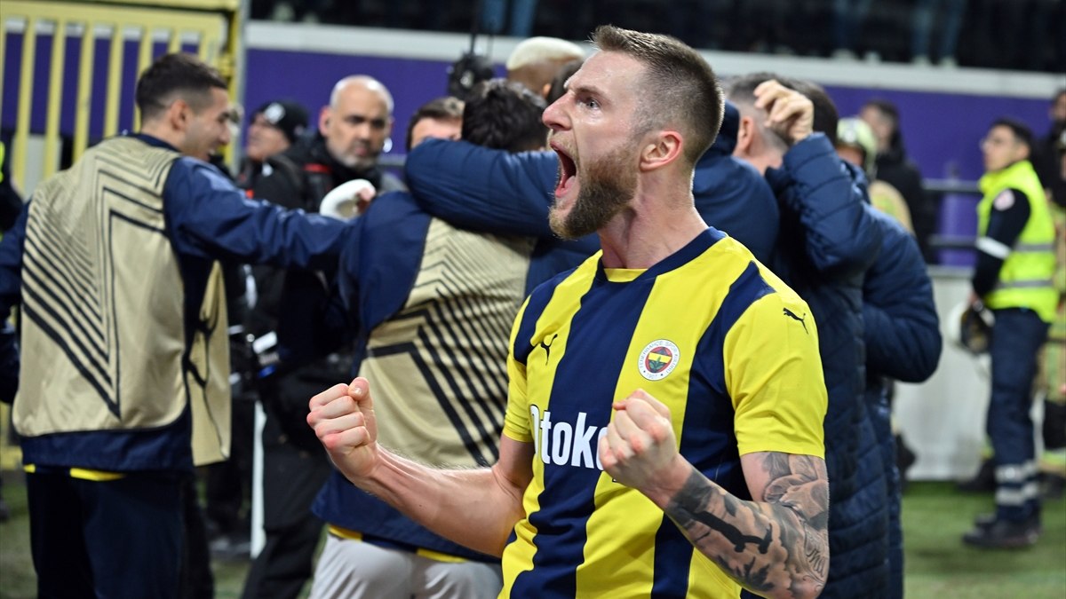 Fenerbahçe'nin deneyimli stoperi Milan Skriniar, UEFA Avrupa Ligi'nde son 16'ya