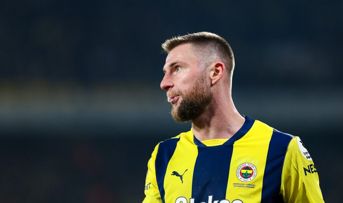 Anderlecht maçında Yusuf Akçiçek'in golünde asist yapan Milan Skriniar, Fenerbahçe
