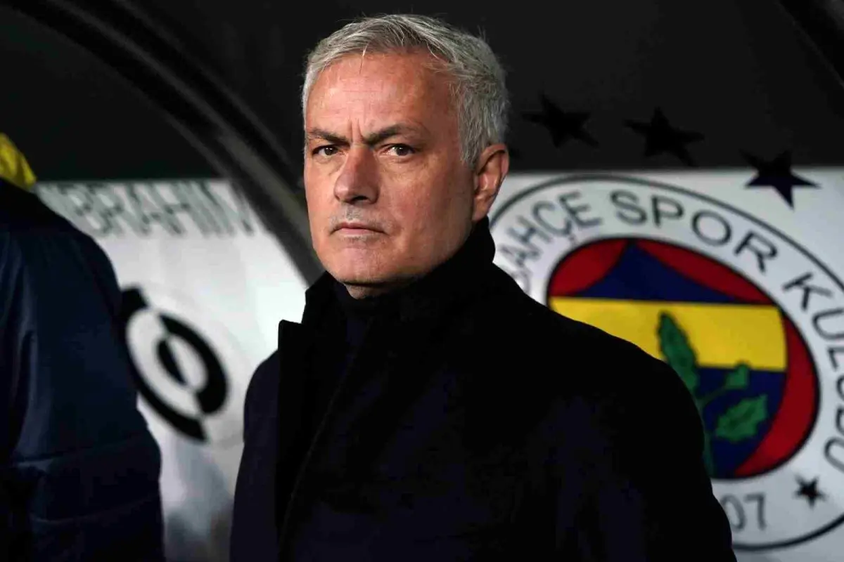 Fenerbahçe Teknik Yöneticisi Mourinho, 24 Şubat'taki Galatasaray derbisinde galibiyet peşinde.