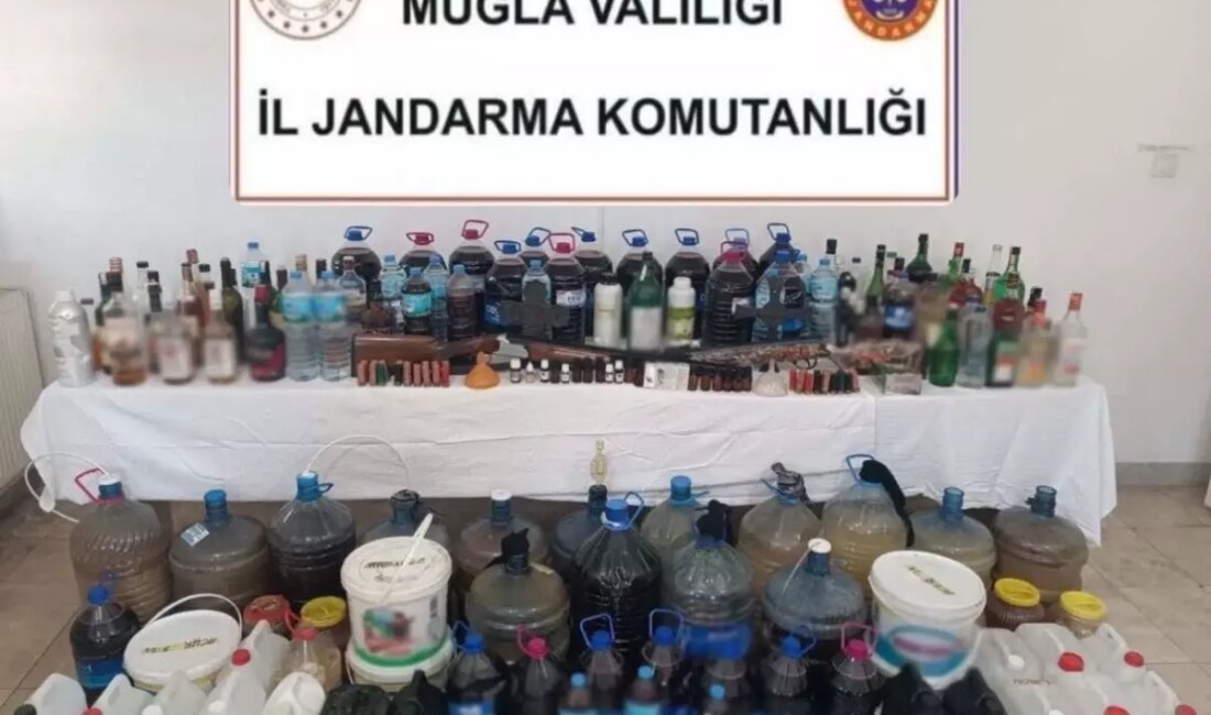 Muğla'da gerçekleştirilen başarılı bir operasyonda, 555 litre sahte içki ele