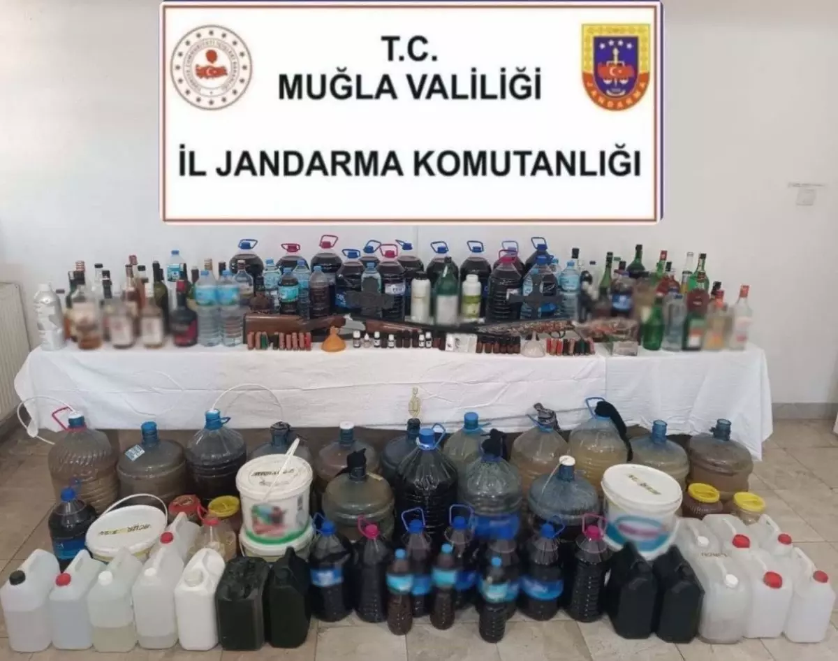 Muğla'da gerçekleştirilen başarılı bir operasyonda, 555 litre sahte içki ele