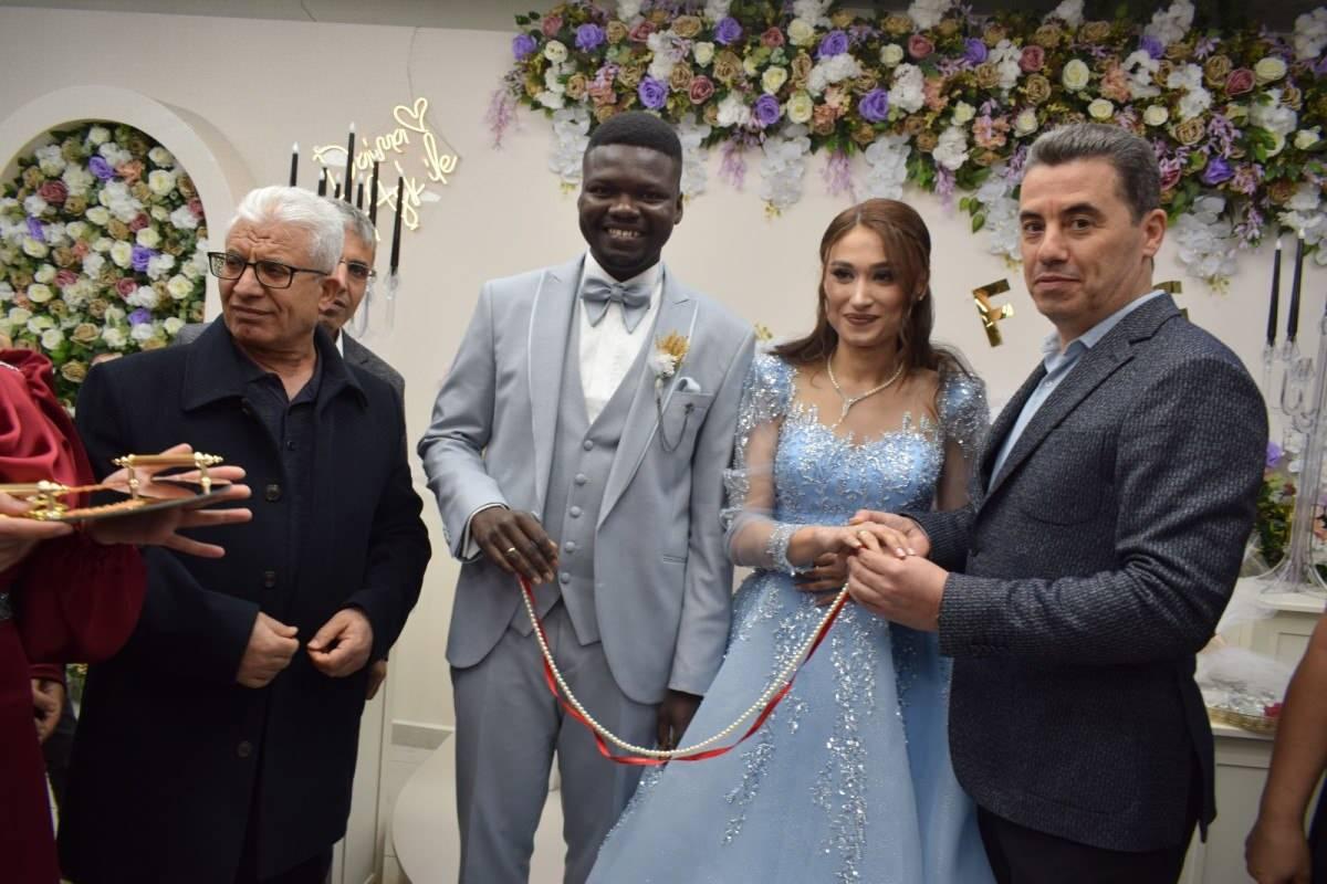 Muğla'da Nijerli ve Batmanlı Aşıkların Nişan Töreni