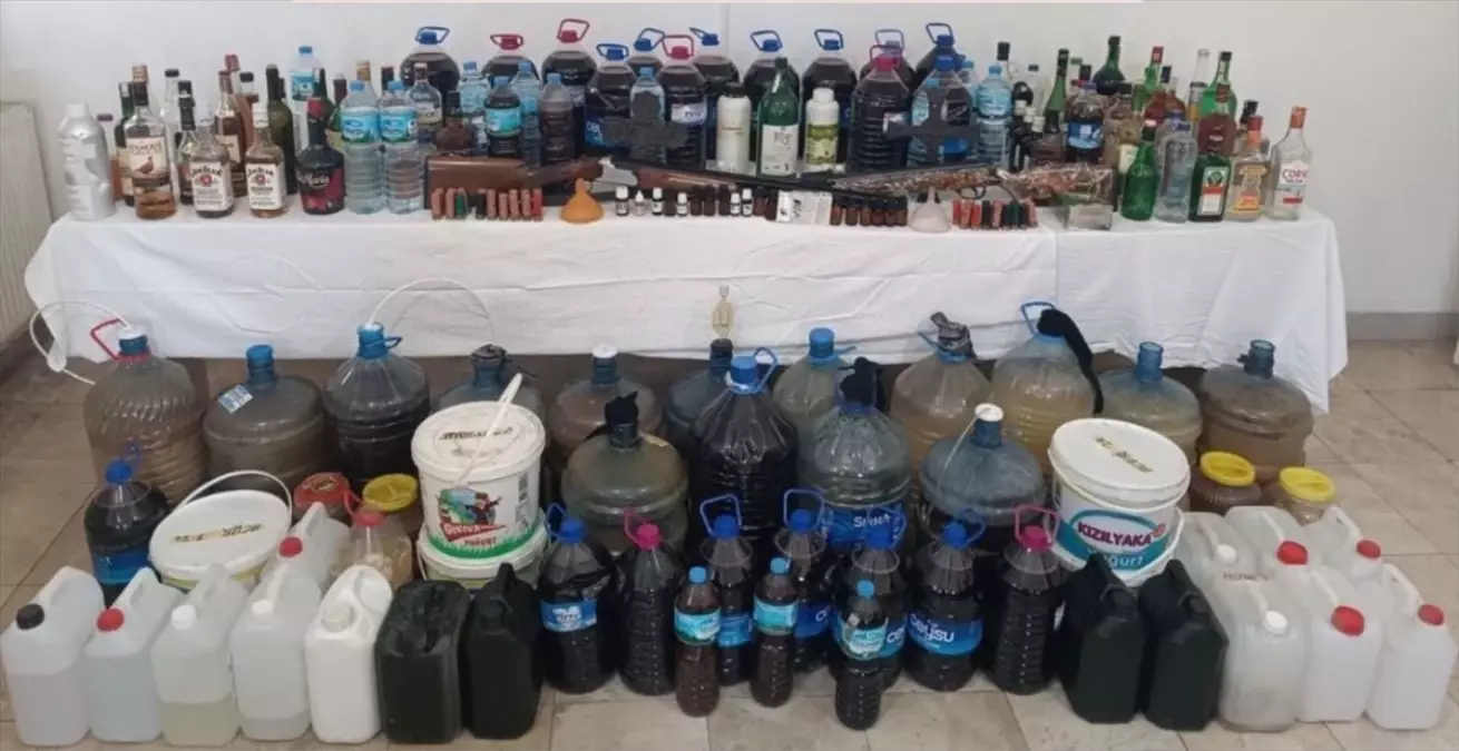 Muğla'da düzenlenen sahte içki ve kaçakçılık operasyonunda, güvenlik güçleri önemli