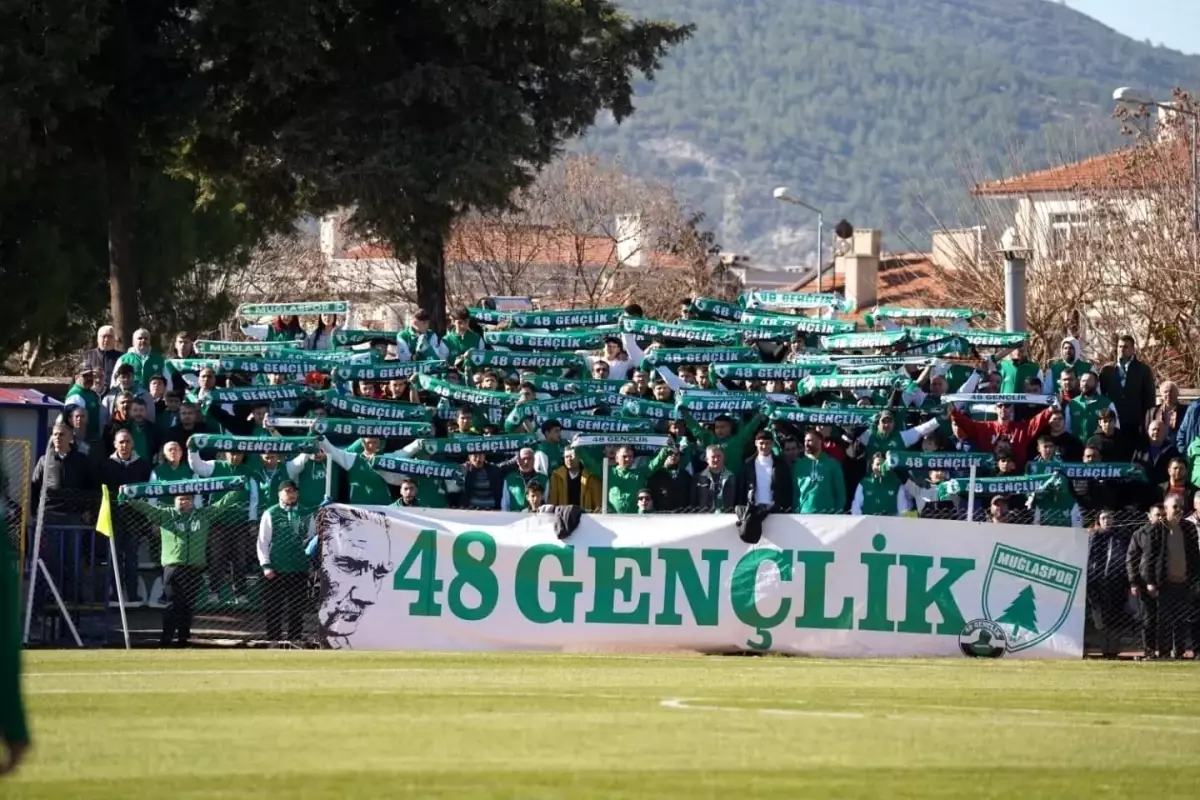 Muğlaspor, Etimeskut Belediyespor ile zorlu bir maça çıkıyor. Takımların performansları