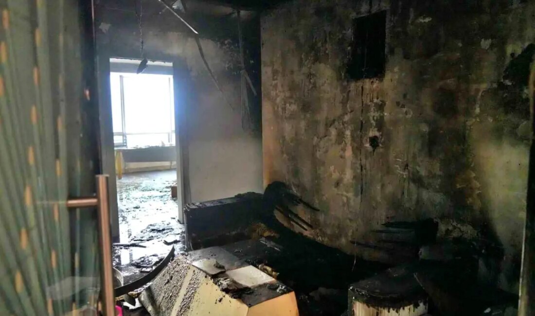 Antalya'da bir ofiste çıkan yangın, eşyaları küle çevirdi. Kiracı 1.5