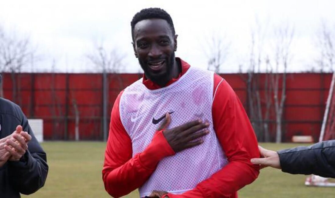 Mustapha Yatabare, futbol kariyerine veda etti. Kariyeri boyunca birçok başarıya
