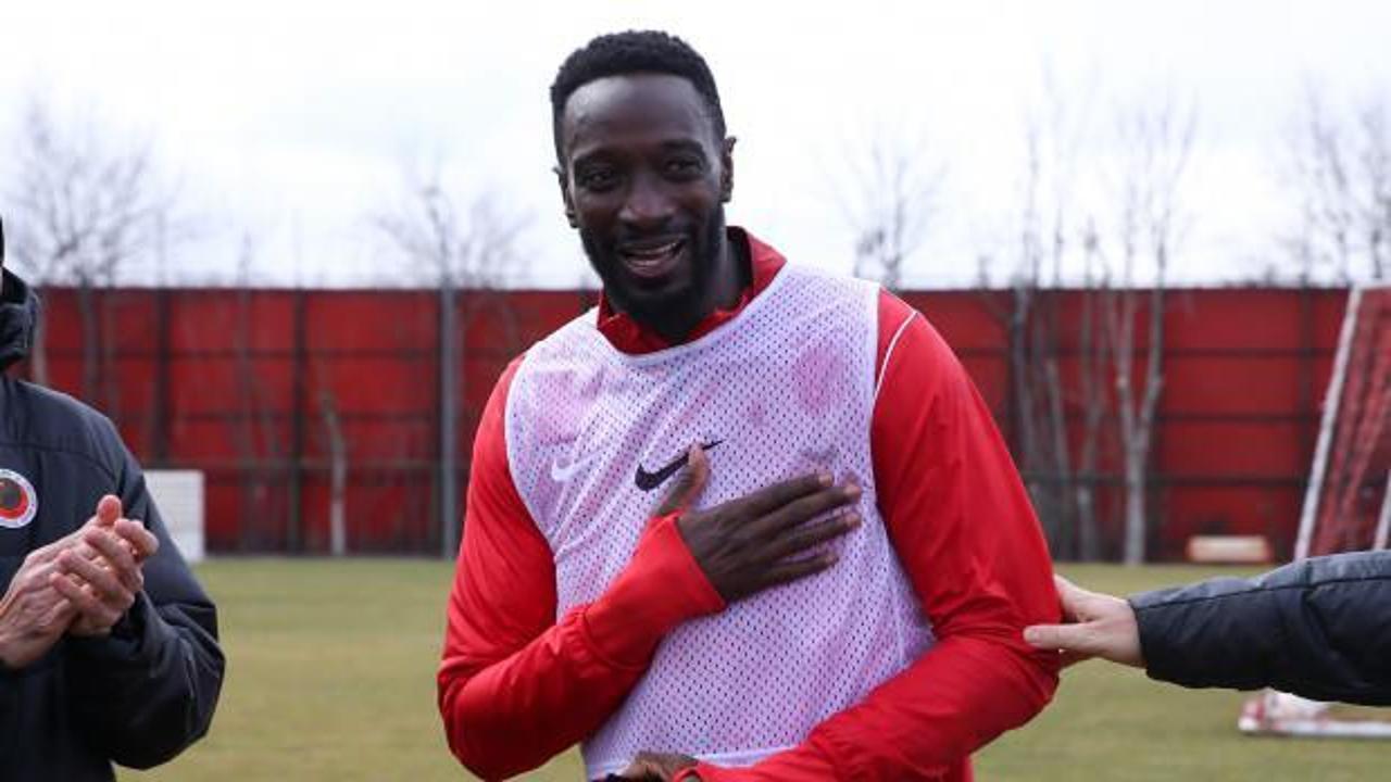 Mustapha Yatabare, futbol kariyerine veda etti. Kariyeri boyunca birçok başarıya