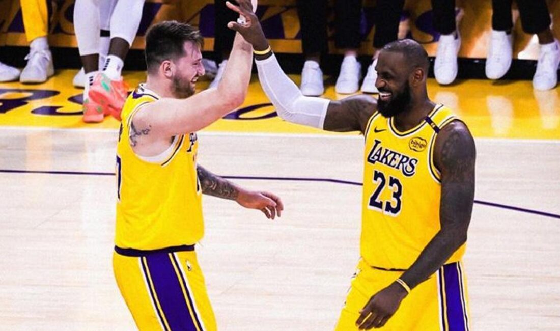 NBA Gecesi'nde Lakers ve Nuggets, sahada sergiledikleri etkileyici performanslarla dikkat