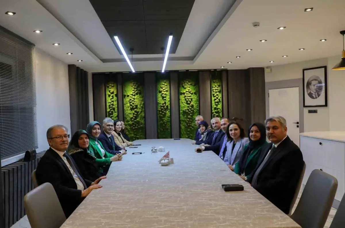 Niğde'de emekli müdürler için düzenlenen veda yemeği, unutulmaz anlara ev