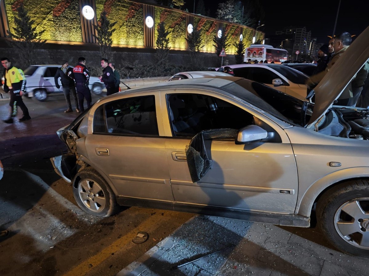 Niğde'de Zincirleme Trafik Kazası: 4 Yaralı