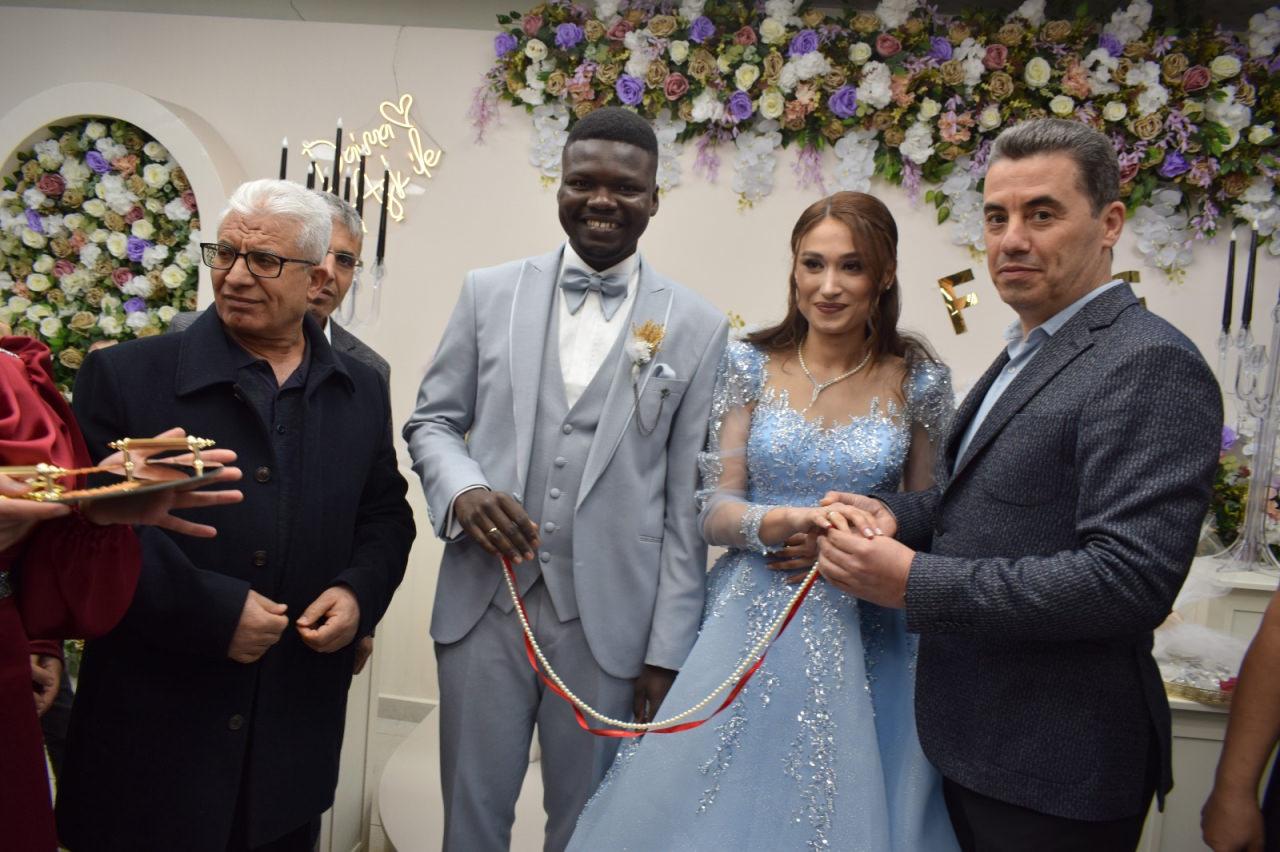 Nijerli Öğrenci ve Batmanlı Öğretmenin Aşk Hikayesi