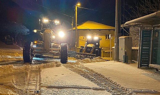 Nilüfer Belediyesi, kış aylarında karla mücadele çalışmalarını sürdürüyor. Şehirdeki yolların