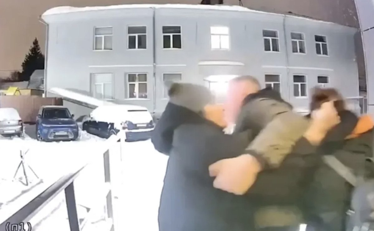 Novosibirsk'te Şok Olay: Eşinin İlişki Yaşadığı Kadına Saldırı