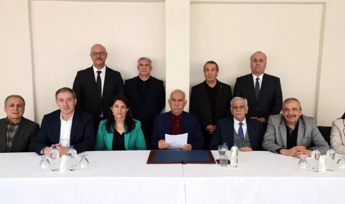 Terör örgütü PKK elebaşı Abdullah Öcalan'ın davet metni kamuoyu ile