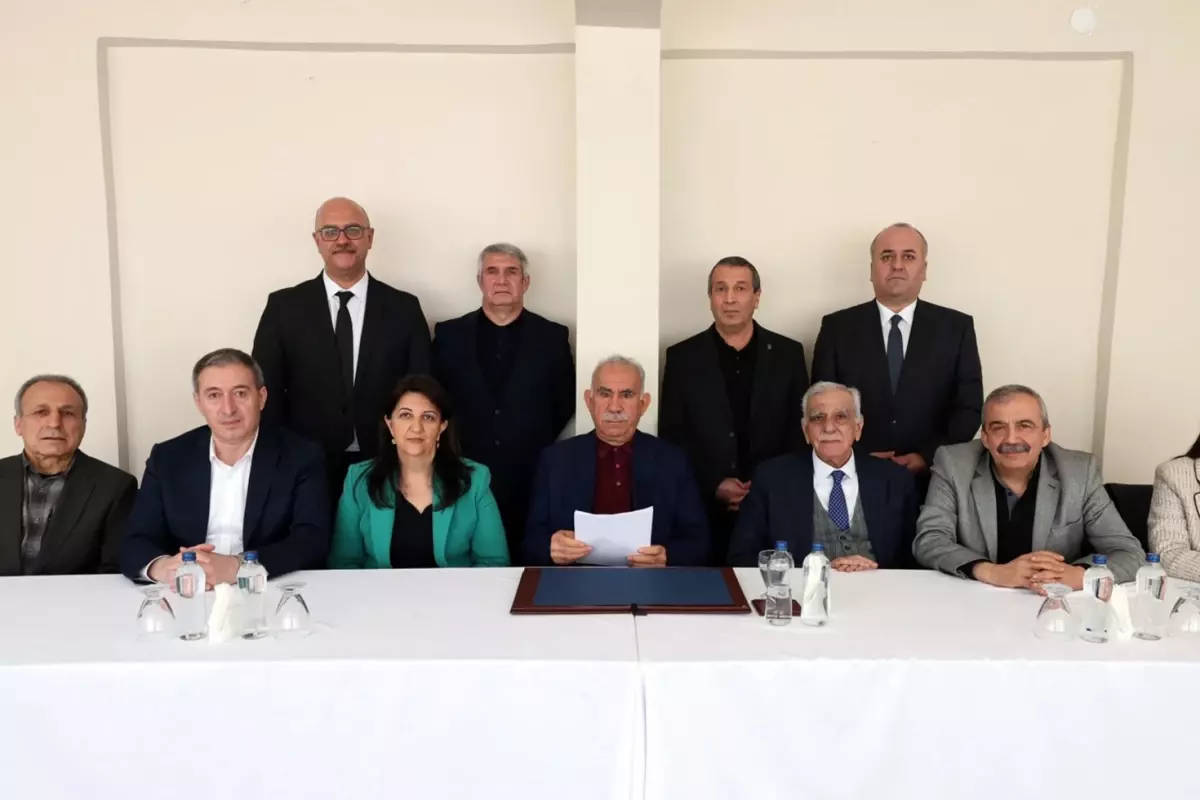 Terör örgütü PKK elebaşı Abdullah Öcalan'ın davet metni kamuoyu ile