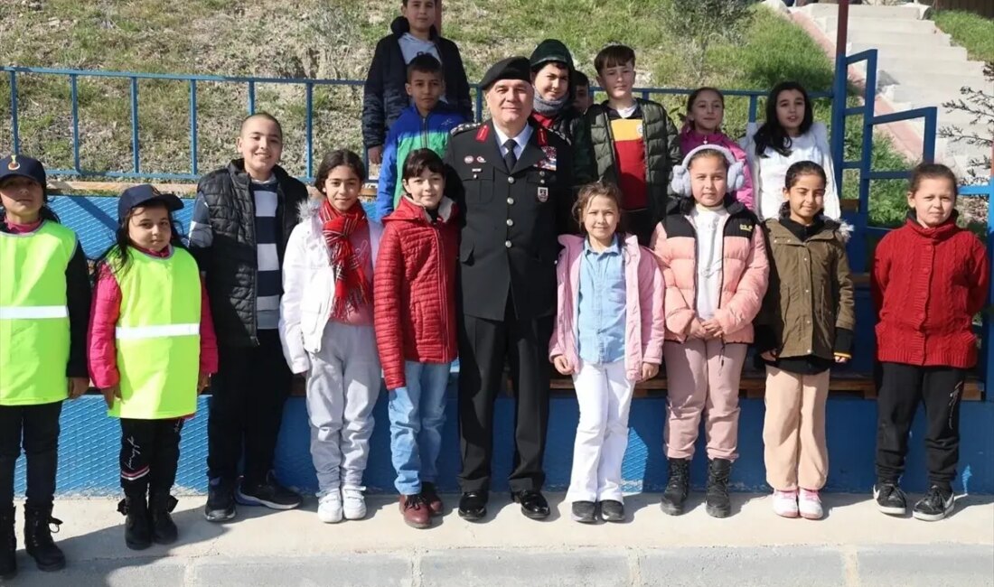 Orgeneral Ali Çardakcı, Karaisalı'yı ziyaret ederek bölgenin güvenlik durumu ve
