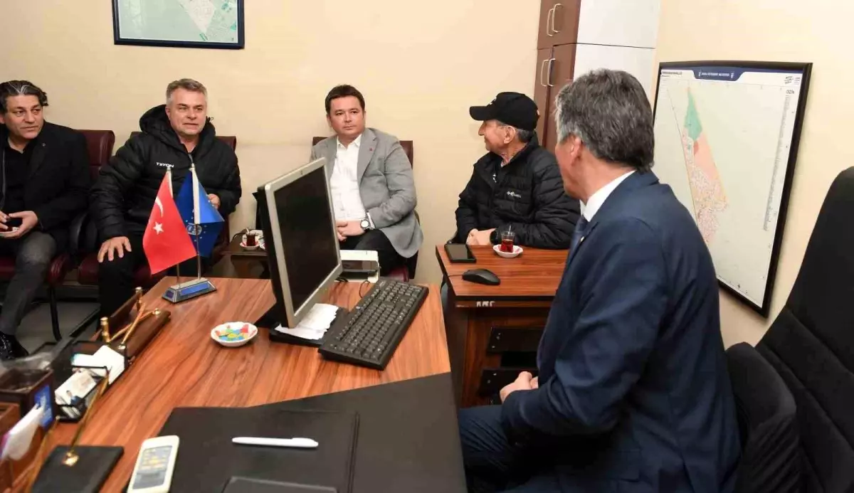 Osmangazi Belediye Başkanı Erkan Aydın, Yeni Karaman Mahallesi'nde düzenlediği buluşmada