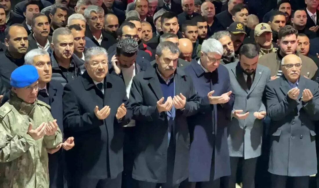 Osmaniye'de düzenlenen deprem anma programı, kaybedilenleri anmak ve farkındalık yaratmak