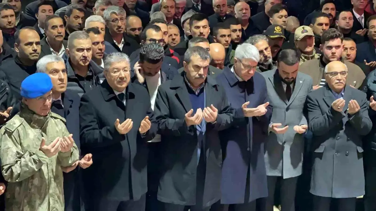 Osmaniye'de düzenlenen deprem anma programı, kaybedilenleri anmak ve farkındalık yaratmak