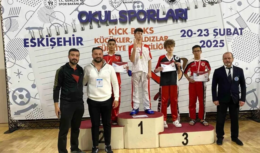 Eskişehir'de düzenlenen Okul Sporları Küçükler ve Yıldızlar Kick Boks Türkiye