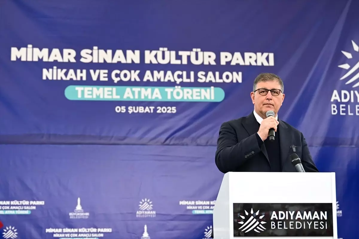 Özgür Özel, Adıyaman'daki deprem sonrası yaptığı ziyaretle bölge halkına destek