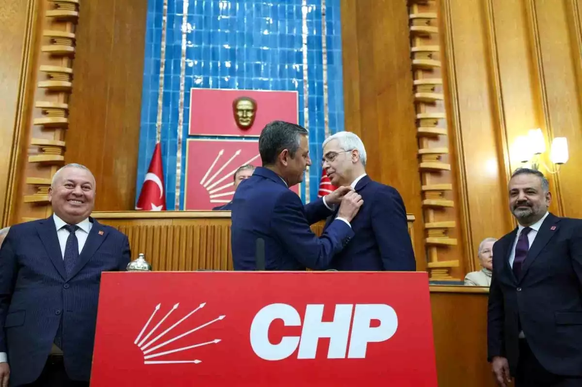 Özgür Özel, CHP grup toplantısında dikkat çeken açıklamalarda bulundu. Partisinin