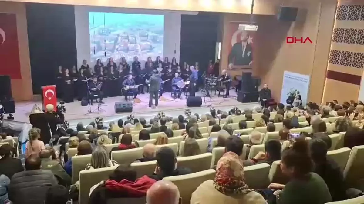 Özgür Özel'in Hatay'daki Deprem Anneleri Korosu Etkinliği, depremzede annelerin bir