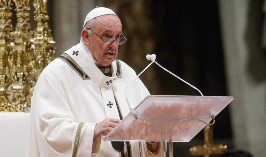 Papa Franciscus, Trump'ın göçmen politikalarını sert bir dille eleştirerek, dünya