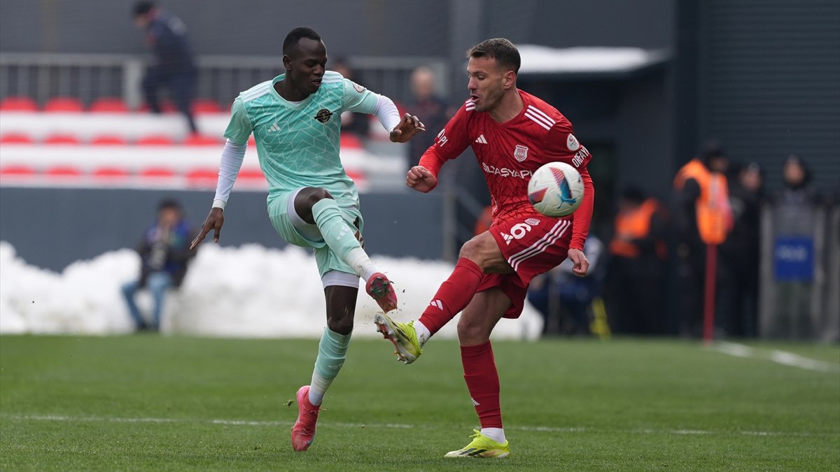 1. Lig'in 26. haftasında Pendikspor, alanında Esenler Erokspor ile 2-2