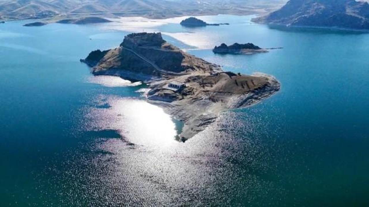 Pertek Kalesi, geçmişin izlerini taşıyan etkileyici bir tarihi yapıdır. Bu