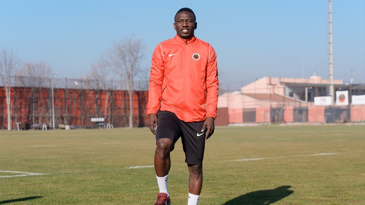 Peter Etebo, Victor Osimhen'in yeteneklerini ve futbol zekasını övgü dolu