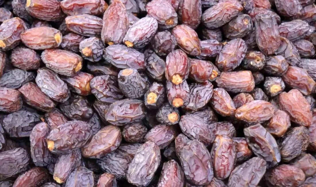Sakarya'da Ramazan'da hurma tezgahlarda yerini aldı, fiyatlar 50-600 TL ortasında