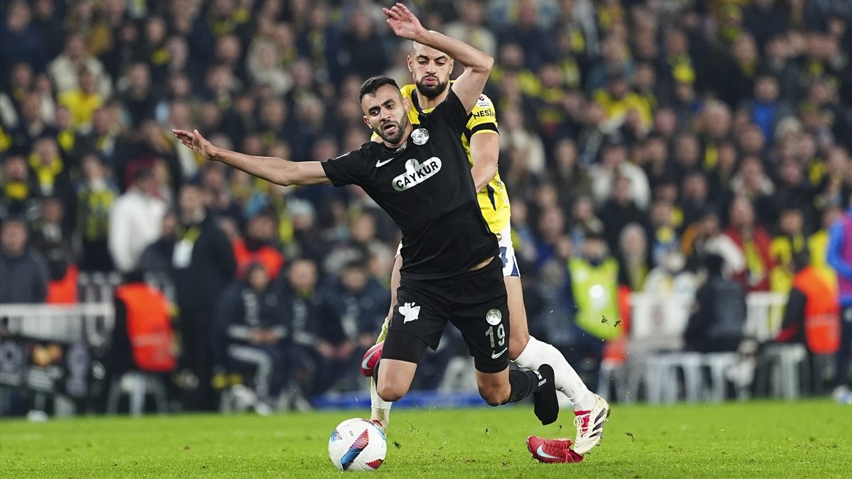 Rizespor'un Fenerbahçe ile oynadığı maçta yaşanan şok gelişmeleri keşfedin. Maçın