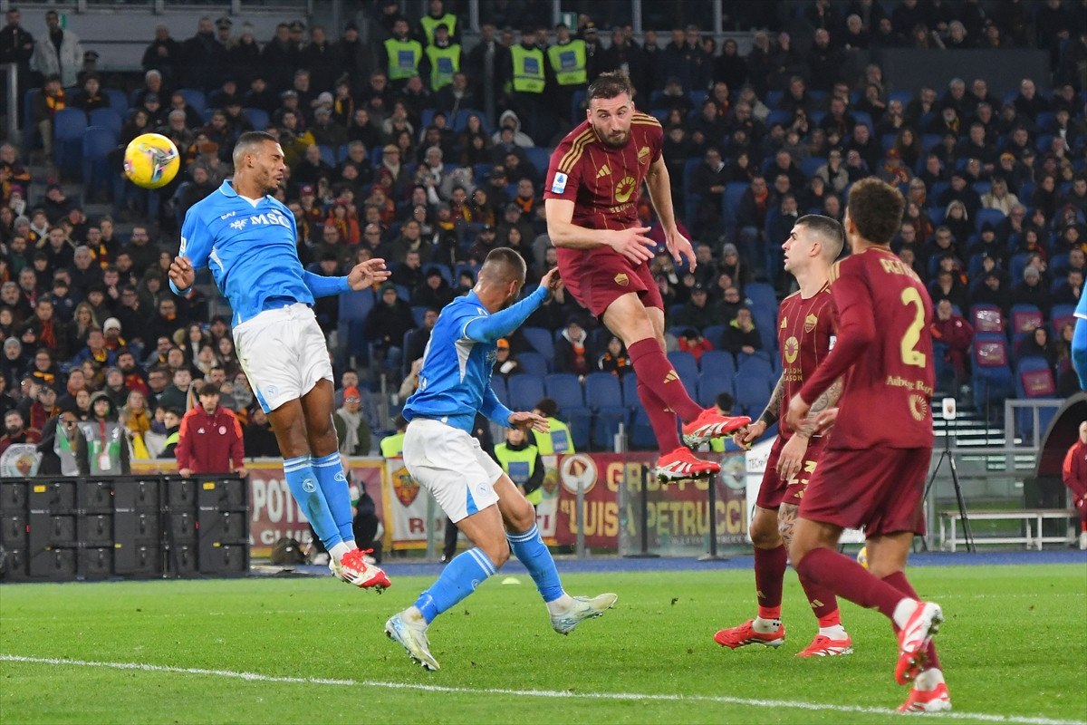 Roma ve Napoli'den Heyecan Dolu Beraberlik