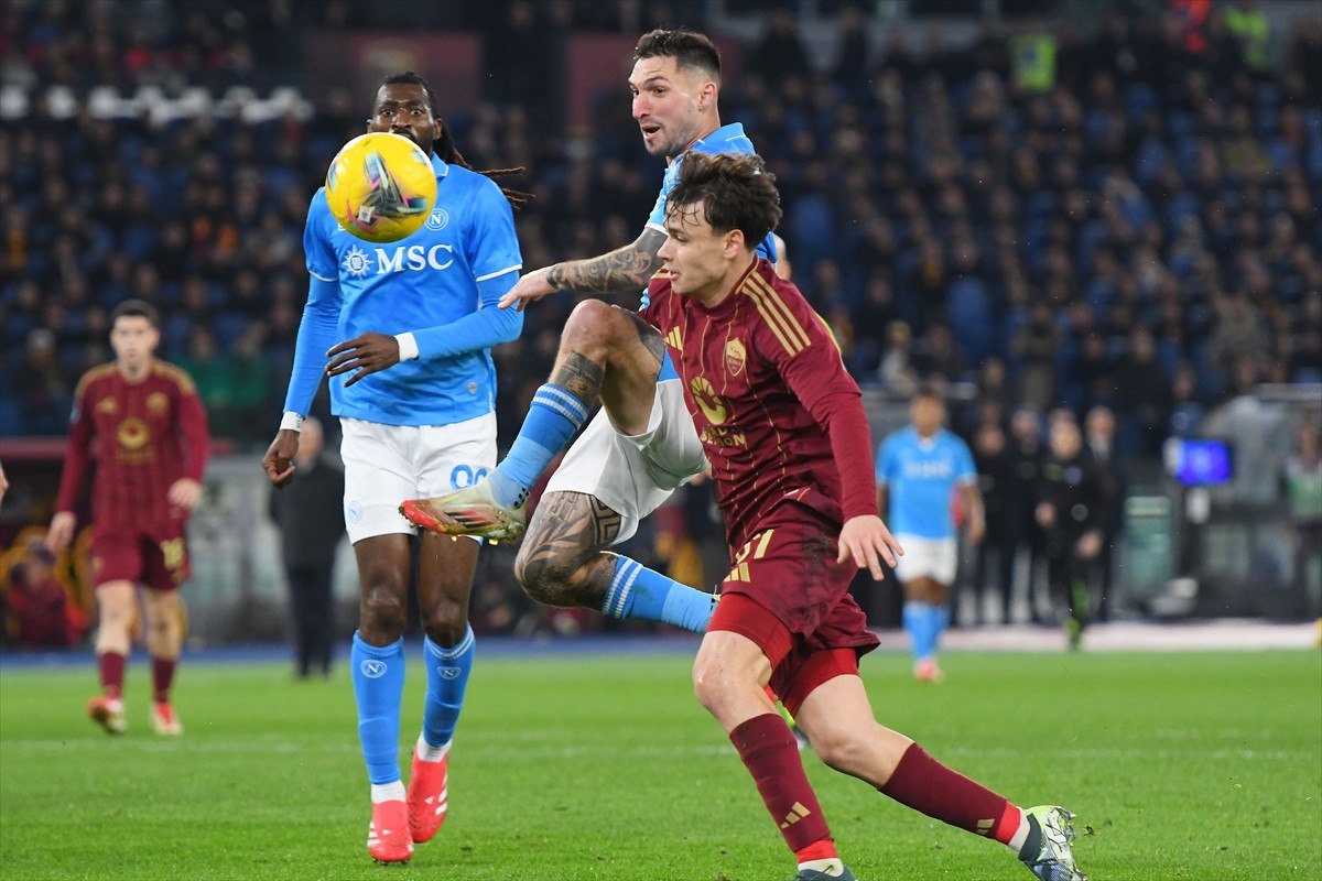 Roma ve Napoli'den Heyecan Dolu Beraberlik