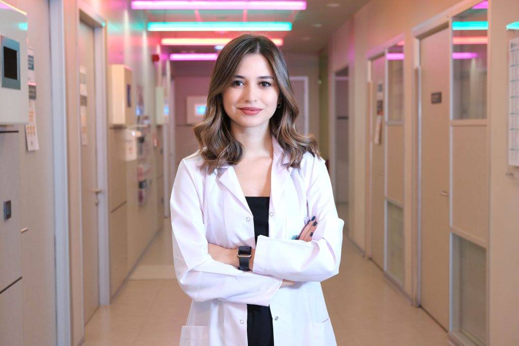 Romantik ilişkilerde aşırı ilgi veya ilgisizlik davranışlarının görülebildiğini belirten uzmanlar,