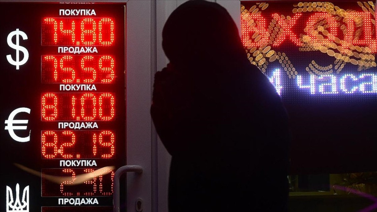 Rus Rublesi ve Moskova Borsası'nda Artış