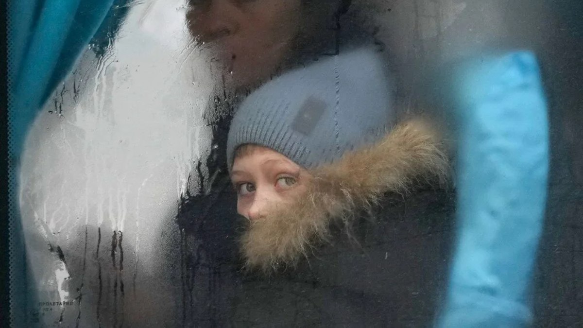 Associated Press, Rusya-Ukrayna Savaşı'nın birinci günlerine ilişkin fotoğrafları tekrar paylaşarak