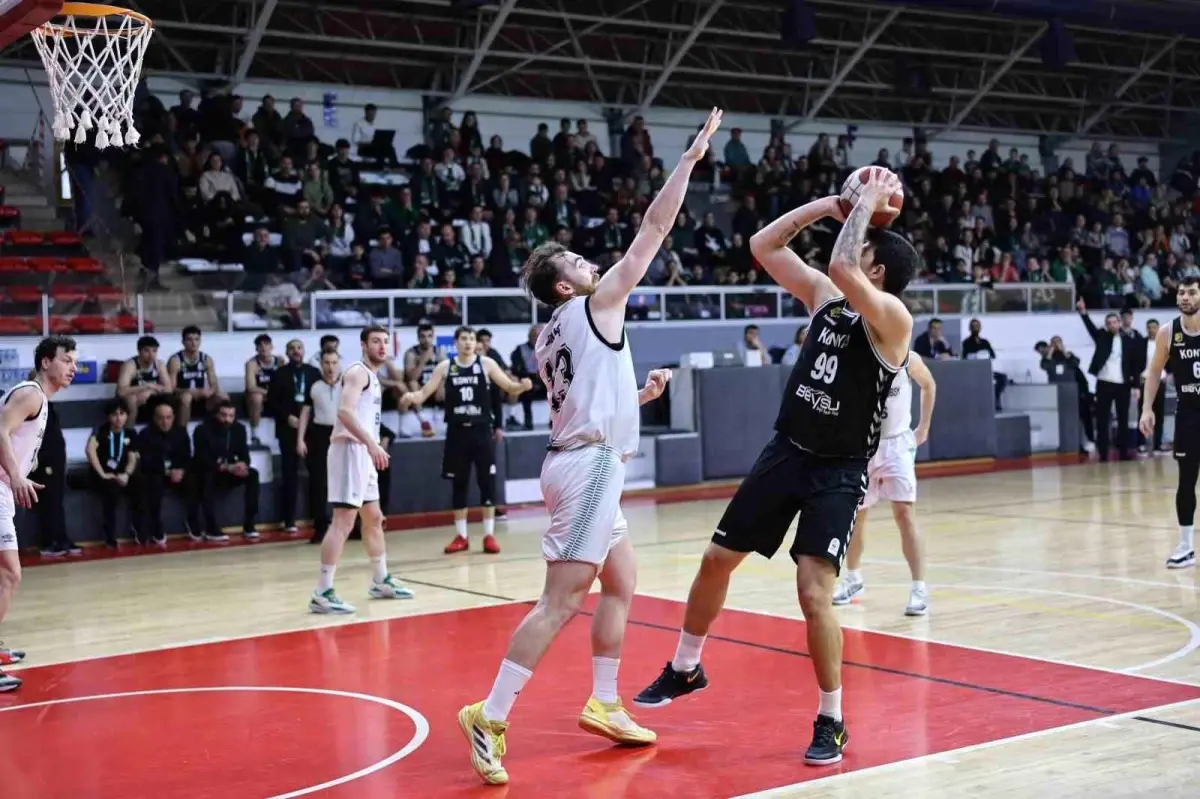 Sakarya Büyükşehir Basketbol Takımı, Beylikdüzü Basketbol'u evinde ağırlıyor. Heyecan dolu